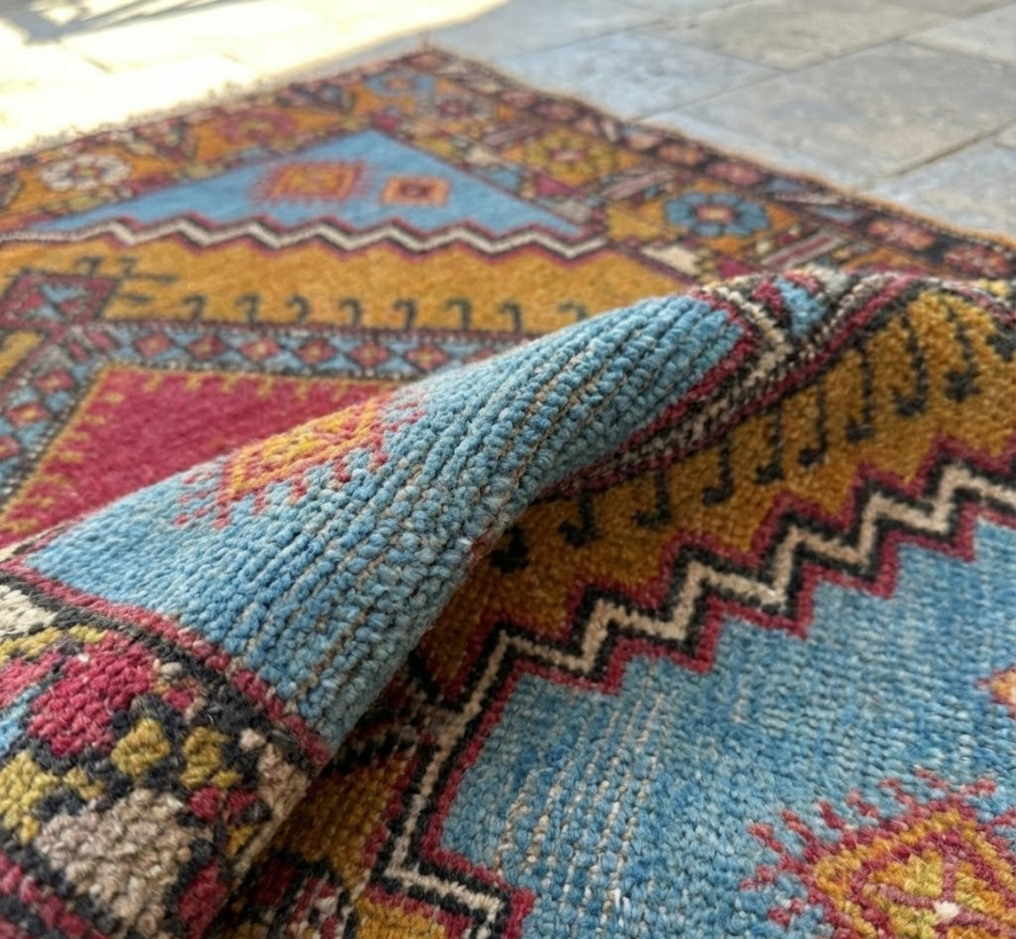 Authentiek handgeknoopt kleed van 100% biologische wol en natuurlijke verf. Unieke Anatolische luxe voor je interieur