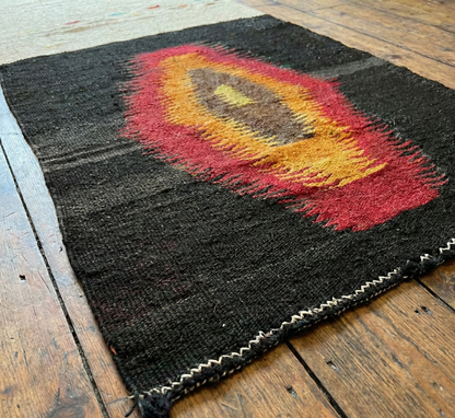 Ekte håndknyttet teppe i 100% økologisk ull med naturlige farger. Unik anatolsk kvalitet for ditt hjem