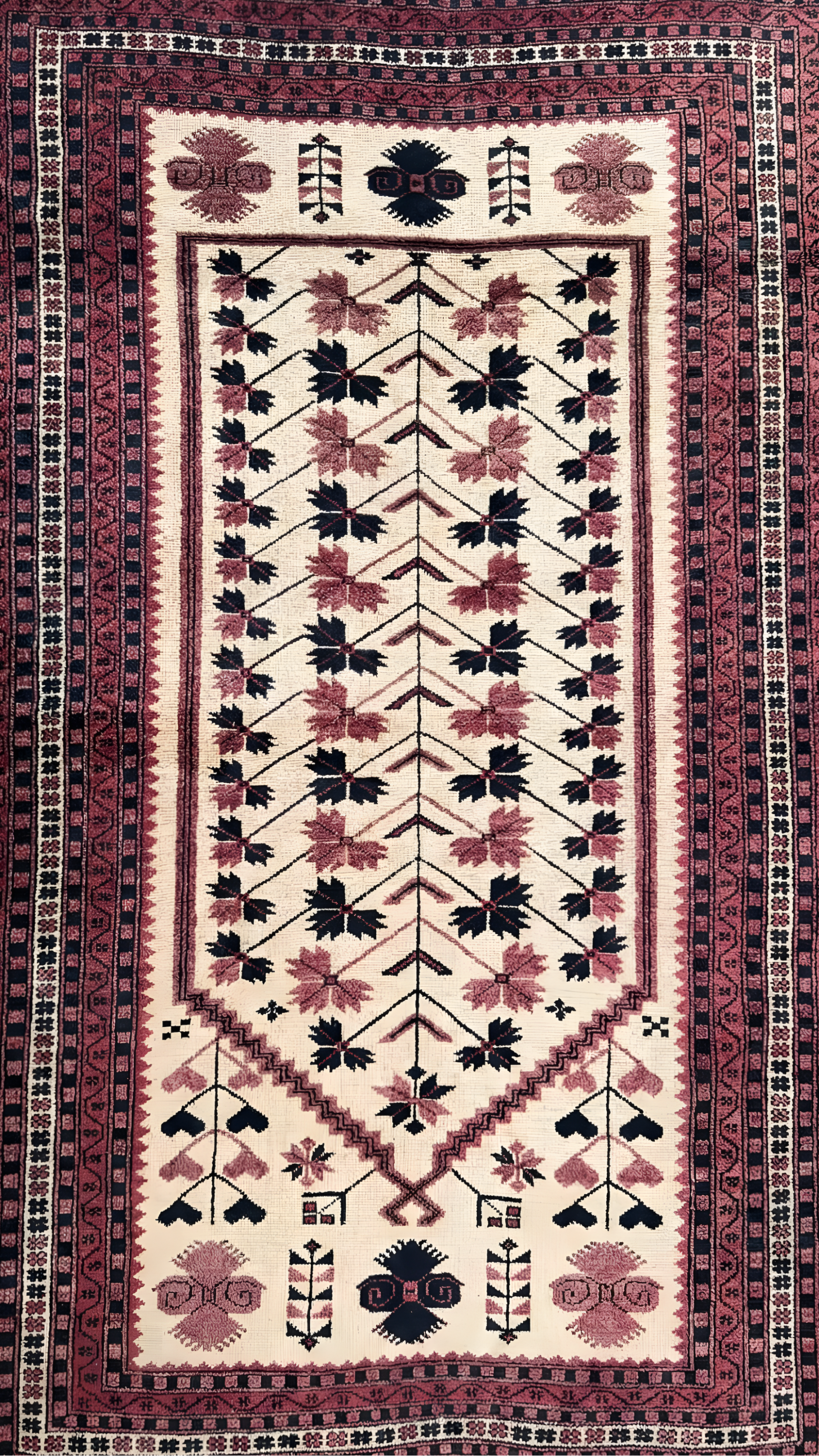 Aito käsinkudottu matto 100 % luomuvillasta luonnonväreillä. Uniikki anatolialainen laatu ja tarina kotiisi