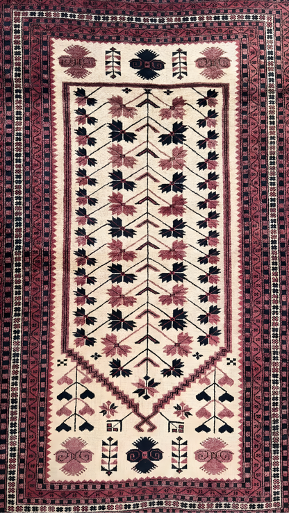 Aito käsinkudottu matto 100 % luomuvillasta luonnonväreillä. Uniikki anatolialainen laatu ja tarina kotiisi