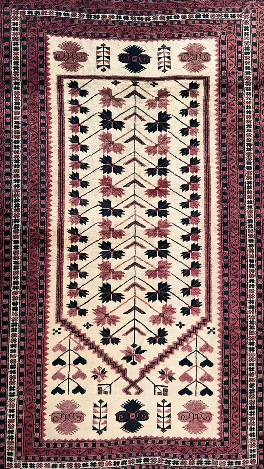 Aito käsinkudottu matto 100 % luomuvillasta luonnonväreillä. Uniikki anatolialainen laatu ja tarina kotiisi